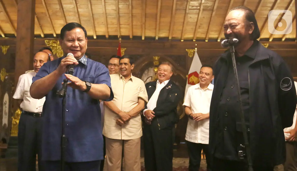 Ketua Umum Partai Gerindra Prabowo Subianto dan Ketua Umum Partai NasDem Surya Paloh melakukan konferensi pers usai pertemuan di Padepokan Garuda Yaksa, Hambalang, Bogor, Minggu (5/3/2023). Prabowo  menyatakan dirinya maupun Surya Paloh sepakat untuk bersaing secara sehat dalam Pemilu dan Pilpres 2024. (merdeka.com/Arie Basuki)