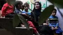 Jawaher al-Aqraa merupakan salah satu dari ratusan ribu warga Gaza yang mengungsi karena serangan udara Israel yang kian gencar sejak serangan Hamas pada 7 Oktober lalu. (Eyad BABA/AFP)