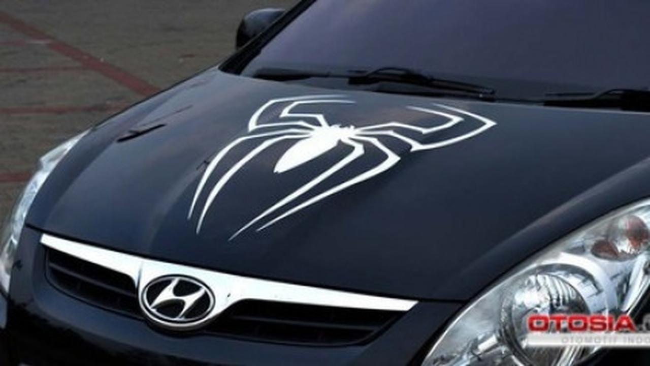 Hyundai i20 dipermanis Spiderman dan Superman