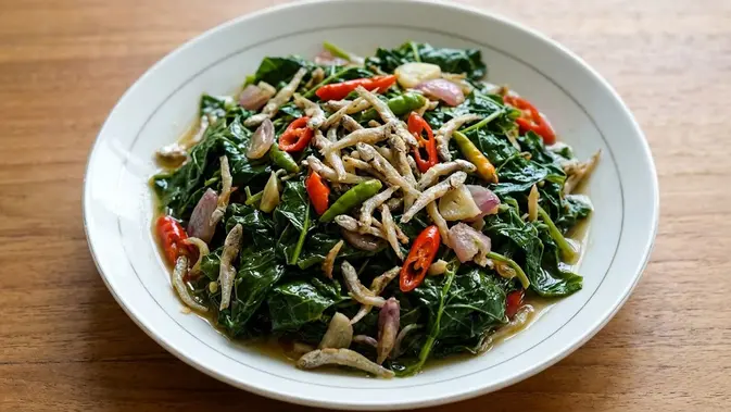 Cara Mudah Memasak Tumis Daun Pepaya Teri agar Bebas Rasa Pahit