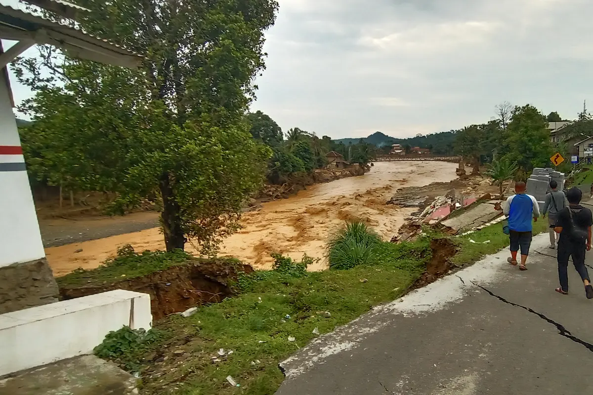 Banjir dan longsor terjadi di kawasan Lebak, Banten.