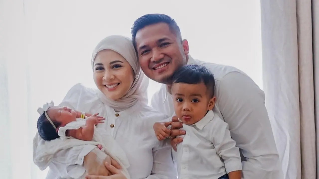 Potret Kedekatan Anak Pertama dan Kedua Kesha Ratuliu