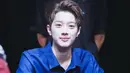 Lai Guanlin pun menjawab pertanyaan itu dengan cara yang ia gunakan saat dibully. (Koreaboo)