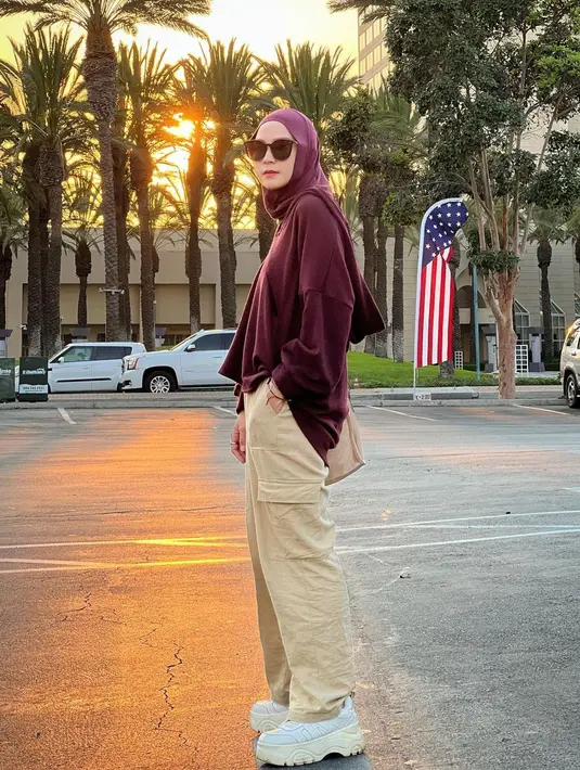 <p>Namun semua orang terdekatnya menyarankan untuk menerima undangan tersebut. "Akhirnya ku iyain, dan setelah itu sampai saat ini baru sadar betapa nyeselnya kalo ku tolak," kata dia (Foto: Instagram/ zaskiadyamecca).</p>