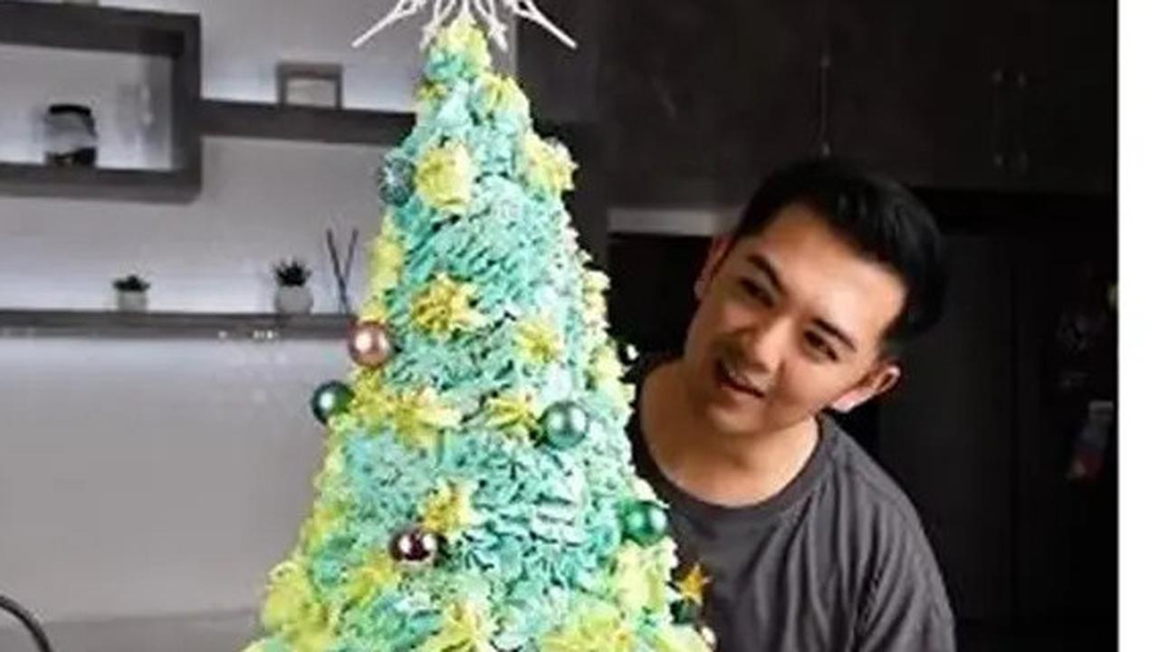 6 Potret Kue Pohon Natal Buatan Nicky Tirta yang Cantik Banget, Sayang Buat Dimakan