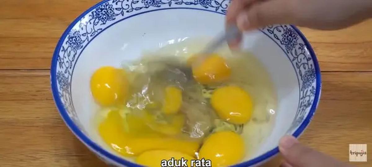 Cara Membuat Telur Dadar Tebal yang Anti Kempis, Ini Rahasianya