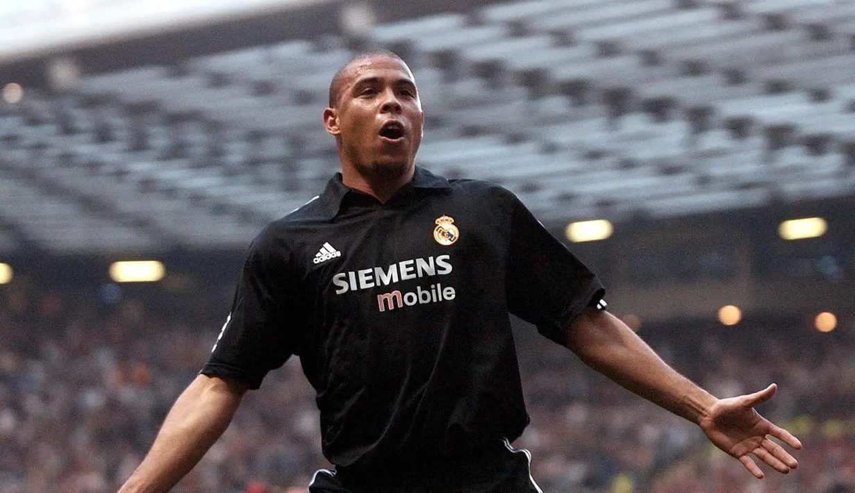 3. Ronaldo de Lima - Ronaldo memang dikenal sebagai bomber melegenda yang pernah dimiliki timnas Brazil. Puncak karier Ronaldo datang saat membawa Brazil menjuarai Piala Dunia 2002. (AFP/Paul Barker)