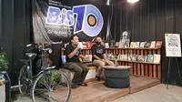 Diskusi Sederhana Perayaan 10 Tahun Komunitas Bahasa Jawa Serang (BJS) Di Kota Serang, Banten. (Selasa/17/11/2020). (Yandhi Deslatama/Liputan6.com)