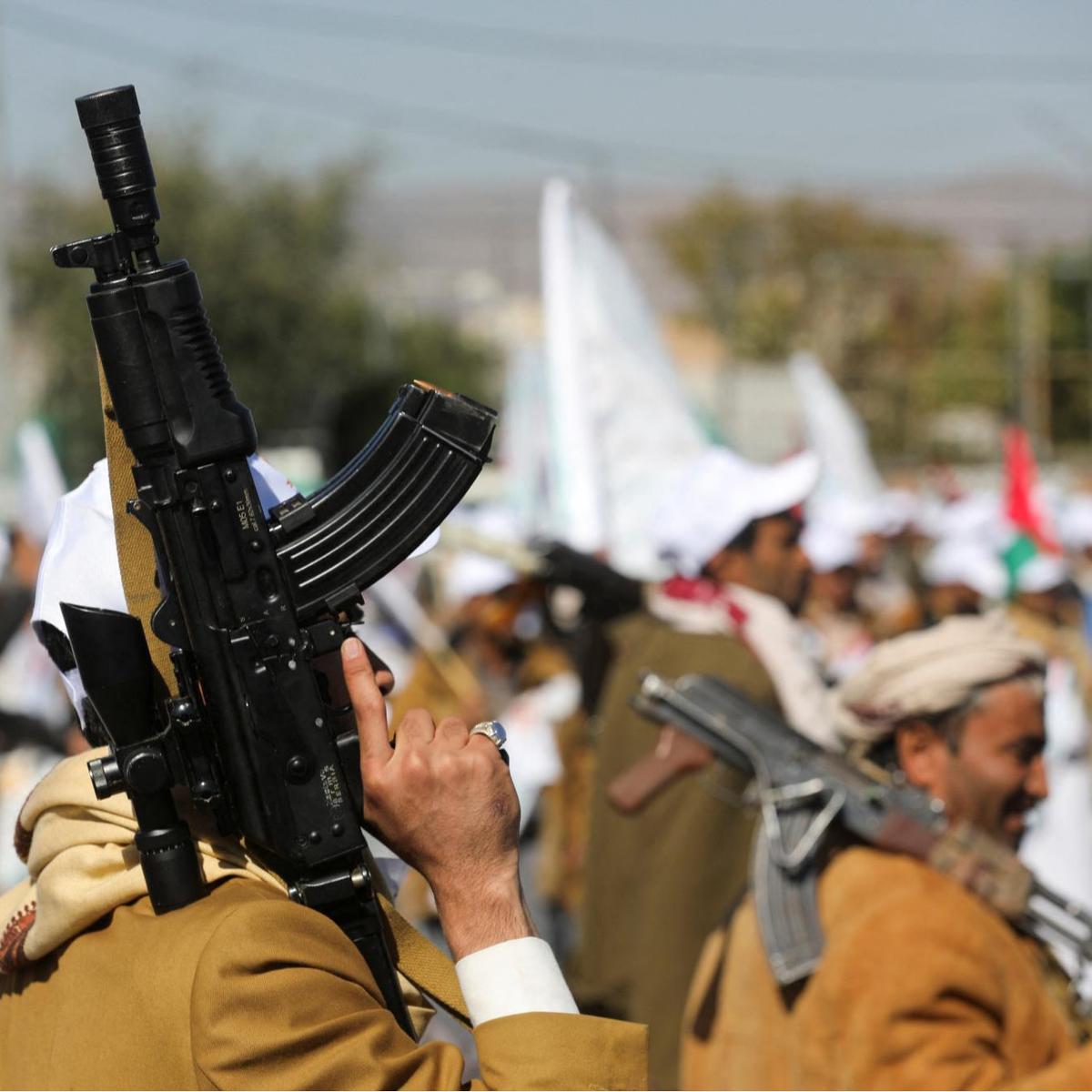 Parade pasukan Houthi yang siap bertempur di Gaza