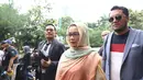 Perempuan kelahiran Jakarta 41 tahun silam itu datang mengenakan busana muslim warna hitam panjang serta pashmina warna cokelat sebagai kerudung di kepalannya. (Nurwahyunan/Bintang.com)