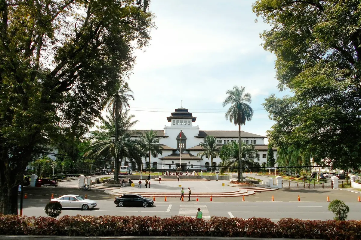 Bandung selalu jadi incaran wisatawan saat long weekend tiba.
