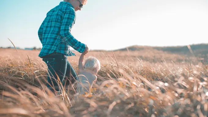 Salah satu tanggung jawab terbesar adalah mempersiapkan dana pendidikan anak di tengah meningkatnya biaya pendidikan.