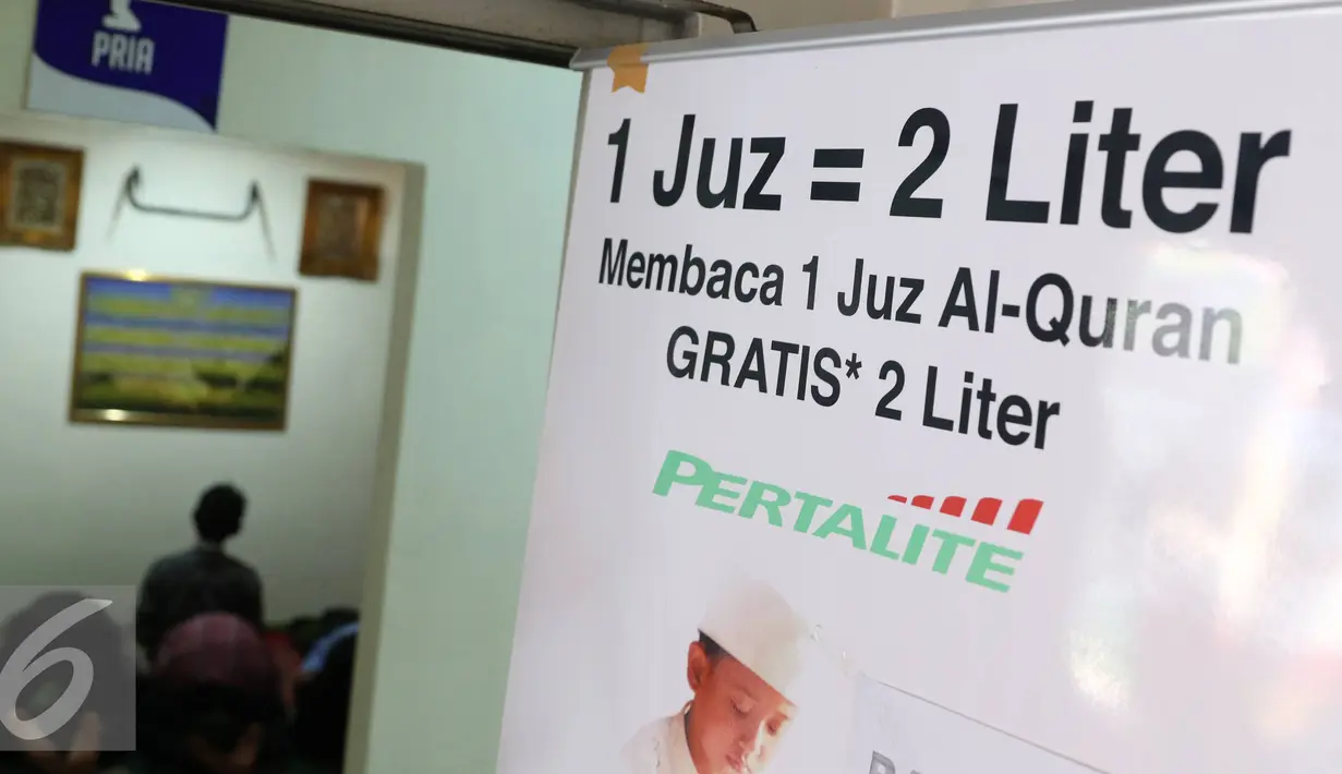 Lima SPBU yang menjalankan program 1 Juz = 2 Liter Pertalite yaitu SPBU COCO (Company Owned Company Operated) MT Haryono, Kalimalang, Abdul Muis, Kuningan, dan Bekasi Ahmad Yani Jakarta, Rabu (8/6). (Liputan6.com/Immanuel Antonius)