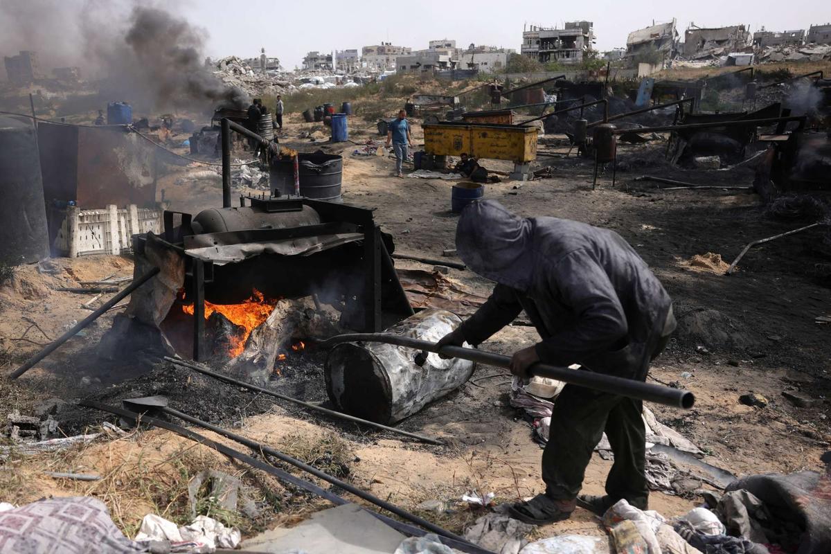 Warga Jalur Gaza Ubah Sampah Plastik Jadi Bahan Bakar