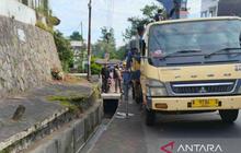 Kementerian PU Pasang Penutup Saluran Air Pacet-Cipanas, Cegah Insiden Tragis