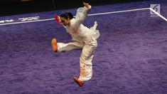 Atlet Timnas Wushu Indonesia Lindswell Kwok saat berlaga dalam pertandingan wushu nomor Tajijian putri di Kuala Lumpur Convention Centre Hall 5, Kuala Lumpur, Malaysia, Selasa (21/8). Lindswell meraih skor 9,68. (Liputan6.com/Faizal Fanani)