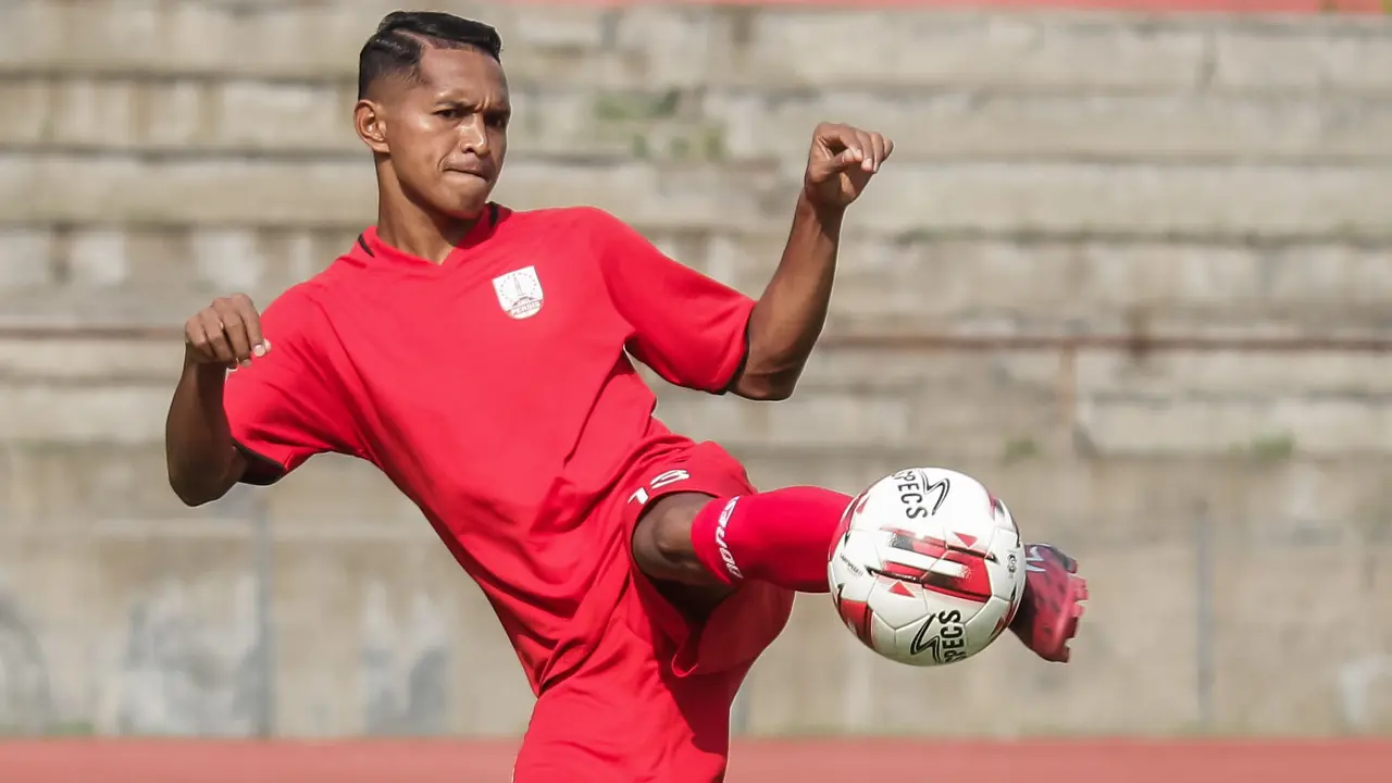 Foto: Andy Setyo dan Sejumlah Pemain di Liga Indonesia yang Berstatus Sebagai Anggota TNI Aktif