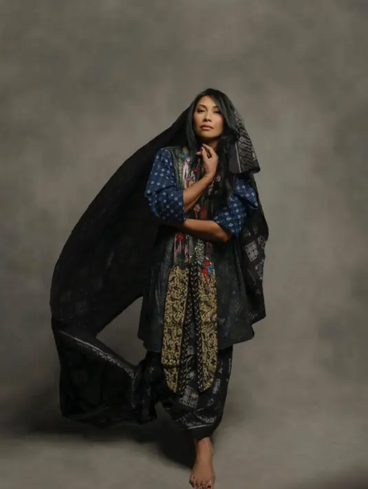 <p>"Memakai tenun bukan sekedar membuktikan kebanggaan atas kekayaan bangsa, tetapi juga simbol cinta dan apresiasi kepada mereka yang membuatnya," ungakp Anggun. (Foto: Cita Tenun Indonesia)</p>