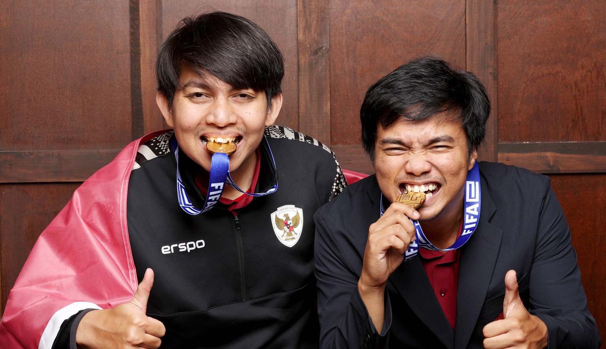 Jerman yang diperkuat Sven Goly sebagai manajer dan T Wheneett selaku asisten tak berdaya di tangan Ichsan dan Budi. Tim Indonesia menang dengan skor 3-0 dan 5-2 sehingga secara total memimpin 8-2. (Dok. FIFAe)