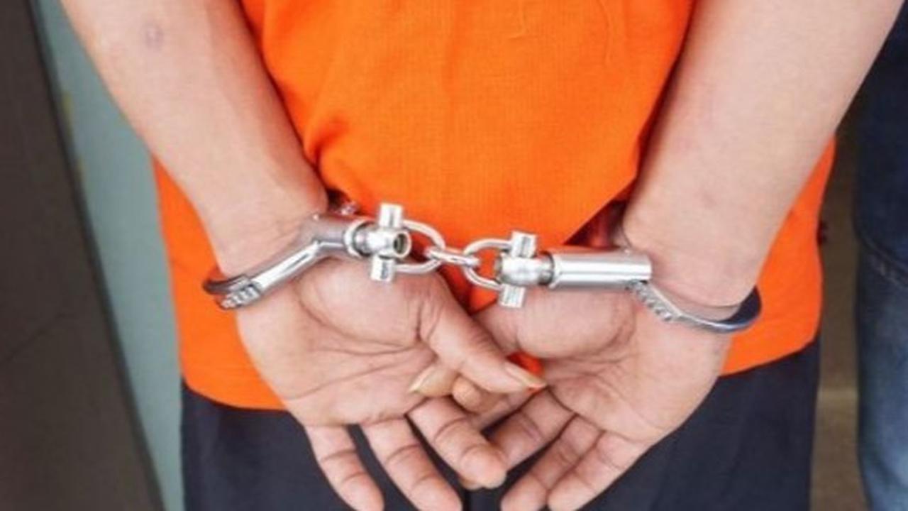 Kena Batunya, Begal Modal Pistol Mainan Dihajar dan Diarak Warga ke Kantor Polisi Gara-Gara Korban Teriak