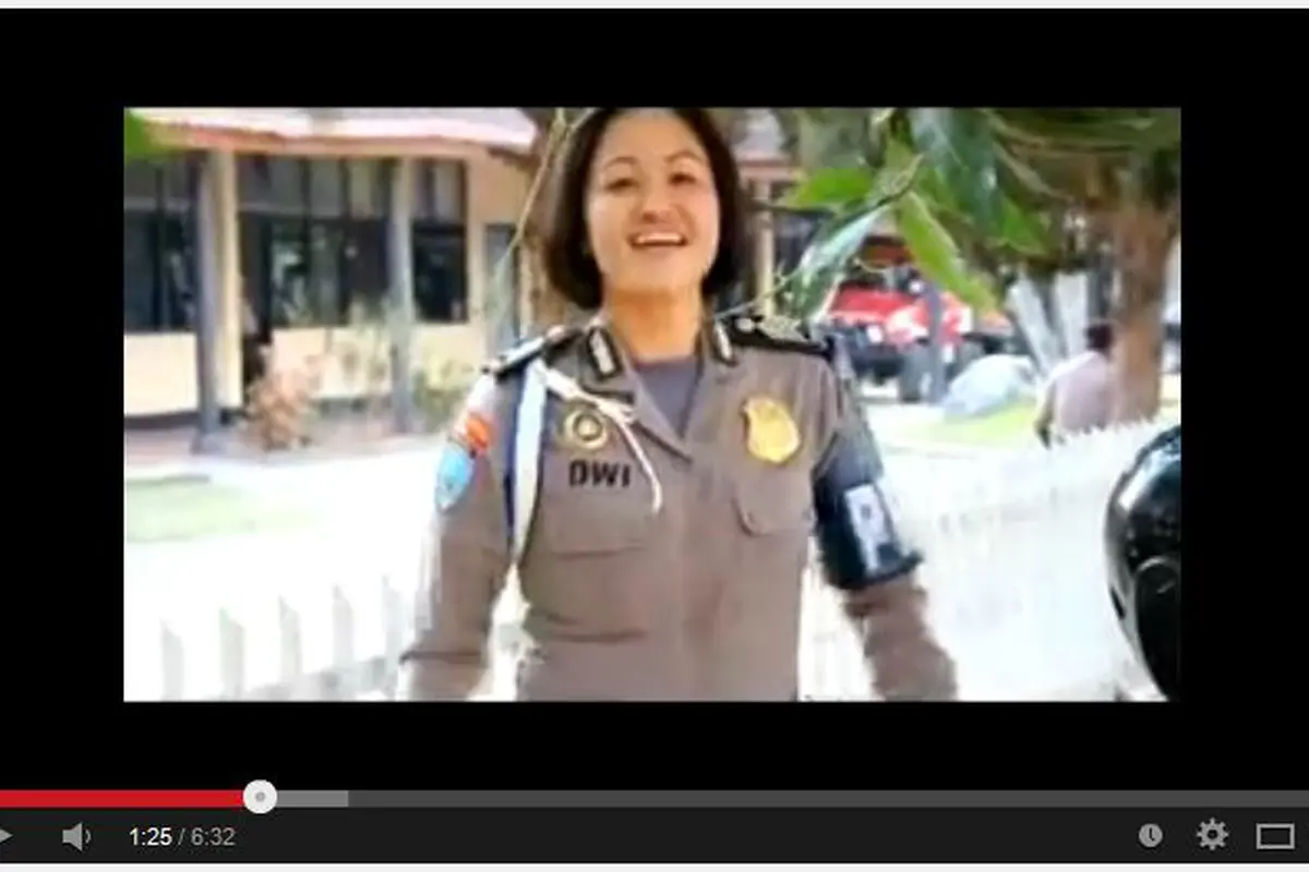 Heboh Video Polwan NTB Nyanyi 'Sakitnya Tuh di Sini'
