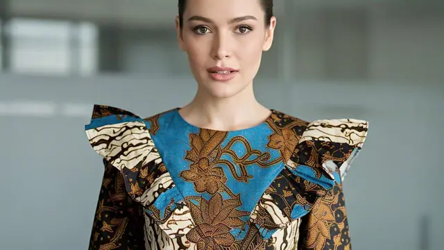 Rekomendasi 7 Model Baju Batik Atasan Wanita Kantor Elegan, Kombinasi Formal dan Fashionable