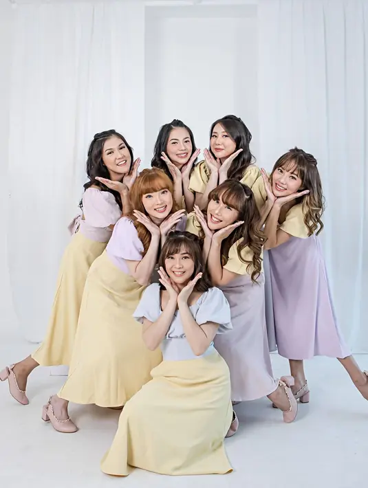 Kembali ke panggung, Chibi Chibi yang masih bertahan dan tetap eksis di dunia musik ini pun terbilang sukses. Pasalnya dari setiap anggotanya memiliki kepopuleran sendiri meski sudah keluar atau berkarier di bidang lain meski sudah tidak menyanyi. (Liputan6.com/IG/@chibichibi.idn)
