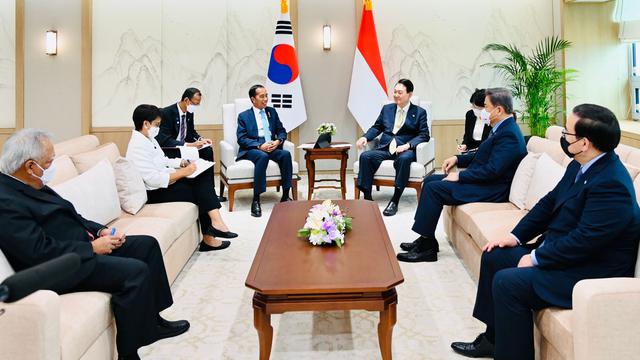 Presiden Jokowi bertemu Presiden Korea Selatan Yoon Suk Yeol di Kantor Kepresidenan Yongsan, Seoul, Kamis (28/7/2022). (Biro Pers/Setpres)