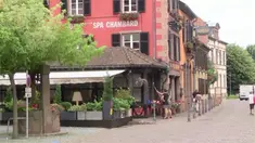 Anthony Bourdain ditemukan meninggal di sebuah hotel di Prancis. Ia meninggal dalam usia 61 tahun.