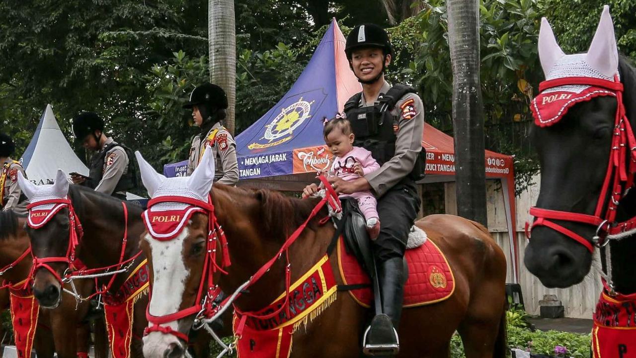 Kehadiran Polisi Berkuda itu tentunya sangat menarik perhatian warga di Hari Bebas Kendaraan Bermotor di kawasan tersebut.