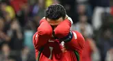 Reaksi pemain timnas Portugal, Cristiano Ronaldo saat gagal mencetak gol lewat tendangan penalti selama pertandingan babak 16 besar Euro 2024 melawan Slovenia di Frankfurt Arena pada 1 Juli 2024. (PATRICIA DE MELO MOREIRA/AFP)