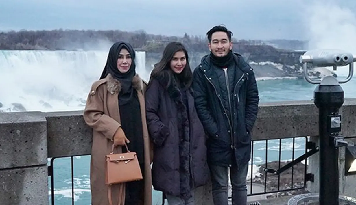 Begitu juga saat Syahnaz dan Jeje berbulan madu ke Amerika setelah nikah beberapa waktu lalu. Syahnaz mengajak mamanya untuk berbulan madu. Hal itu juga terlihat dari akun instagram Amy. (Instagram/syahnazs)