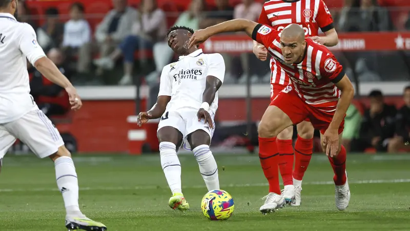 Foto: Dipecundangi Girona, Real Madrid Kian Sulit Kejar Barcelona di Puncak Klasemen Liga Spanyol