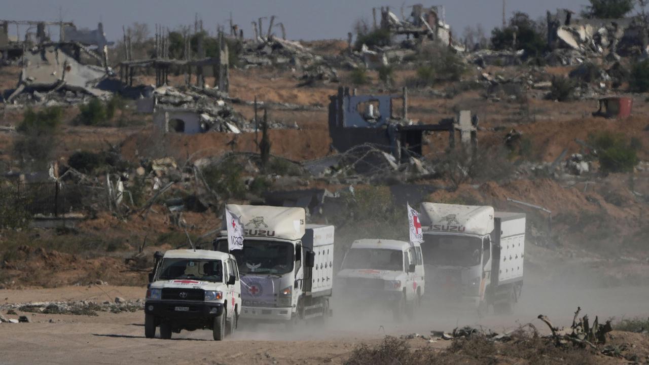 FOTO: ICRC Serahkan Jenazah Warga Palestina yang Ditahan Israel