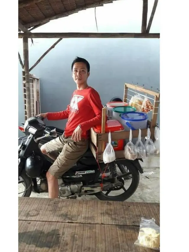 7 Potret Penjual Talas dari Singkawang Ini Mirip Donnie Yen Bintang IP Man