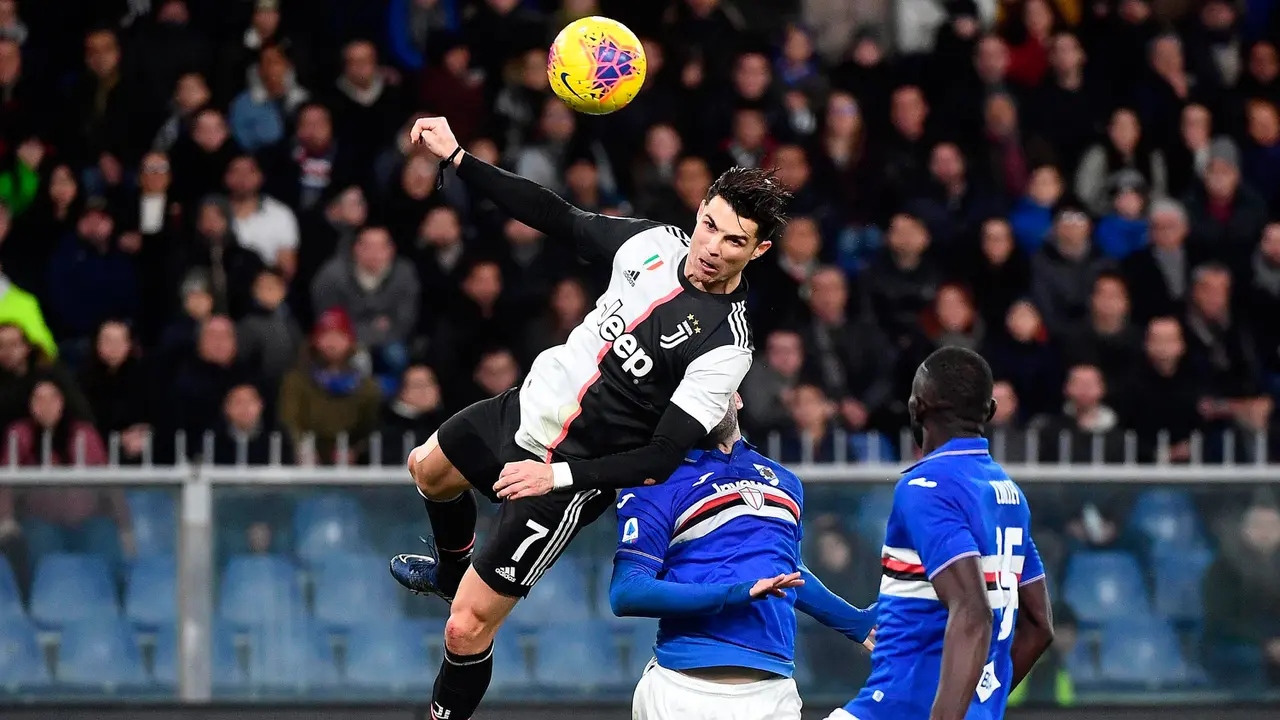 Aksi Terbang Ronaldo Saat Jebol Gawang Sampdoria