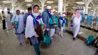 Kloter pertama jemaah haji Indonesia tiba di Bandara Amir Muhammad bin Abdul Aziz (AMMA) Madinah, Jumat 21 Agustus pukul 13.30 WAS. (Liputan6.com/Wawan Isab Rubiyanto)