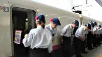 Sebuah video menayangkan kisah kecekatan para pekerja kebersihan khusus kereta cepat di Jepang. 