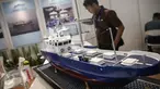 Sebuah replika kapal dalam pameran INAMARINE 2016 di JiExpo Kemayoran Jakarta, Rabu (18/5). Pameran tersebut menampilkan teknologi dan peralatan perkapalan, shipyard, offshore, pelabuhan, coating, cat, pengelasan dan logistik. (Liputan6.com/Faizal Fanani)