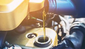 Ganti oli mobil dan filter sesuai waktunya.