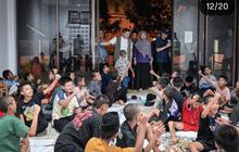 Momen Seskab Teddy Kunjungi Sekolah Rakyat Cikarang Malam Hari