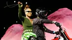 Penyanyi Rihanna menyapa penonton saat berada di motor trail membawakan busana koleksi dari Fenty Puma musim semi 2018 selama New York Fashion Week di New York, AS (10/9). (AP Photo / Bebeto Matthews)