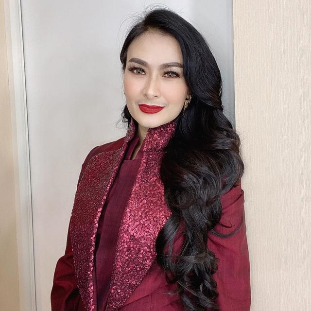 Iis Dahlia. (Foto: Instagram @isdadahlia)