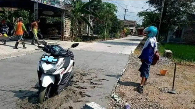 Motor Terobos Jalan Baru Dicor