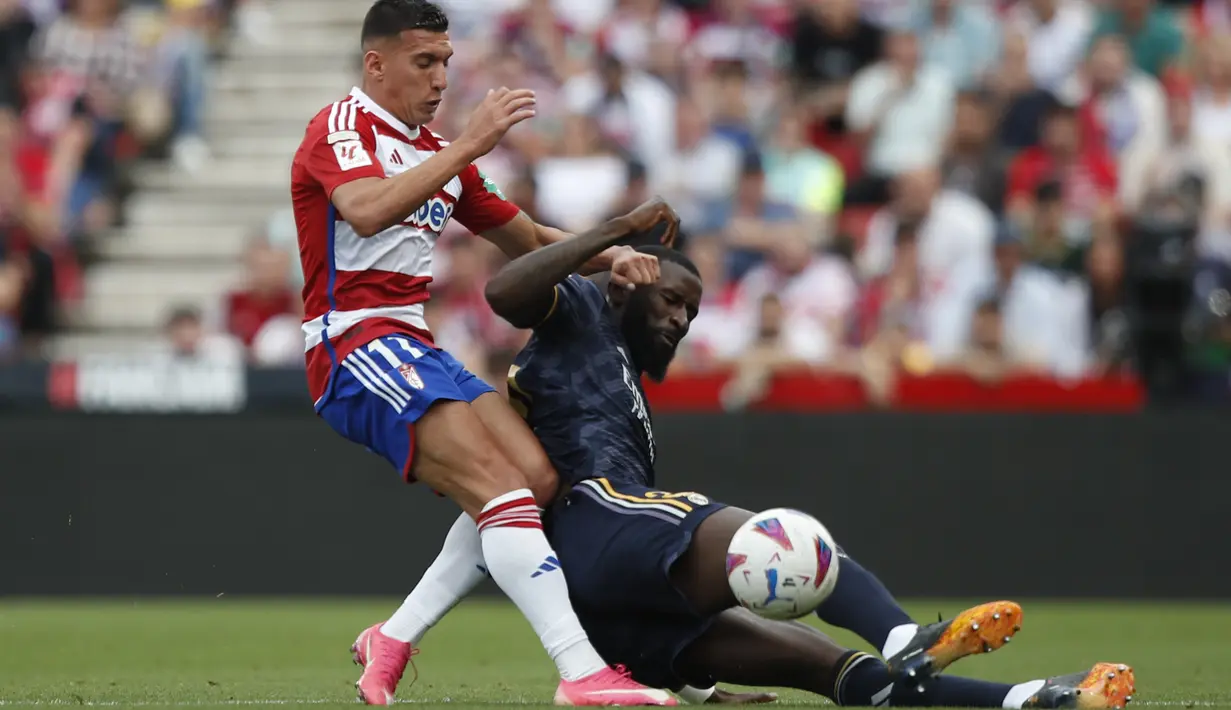 Bertamu ke markas Granada, Los Blancos menang dengan skor telak 4-0. (AP Photo/Fermin Rodriguez)