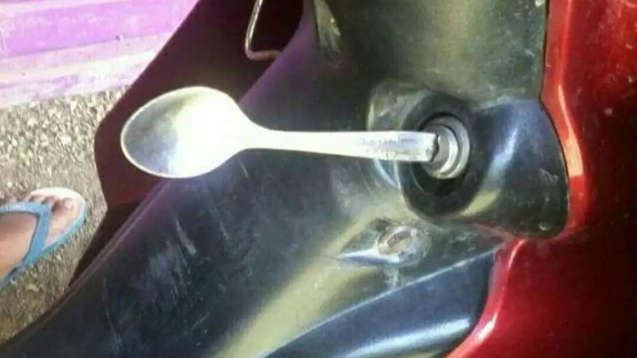 Menggunakan sendok