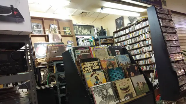 Toko Vinyl Spesialis dan Terkurasi