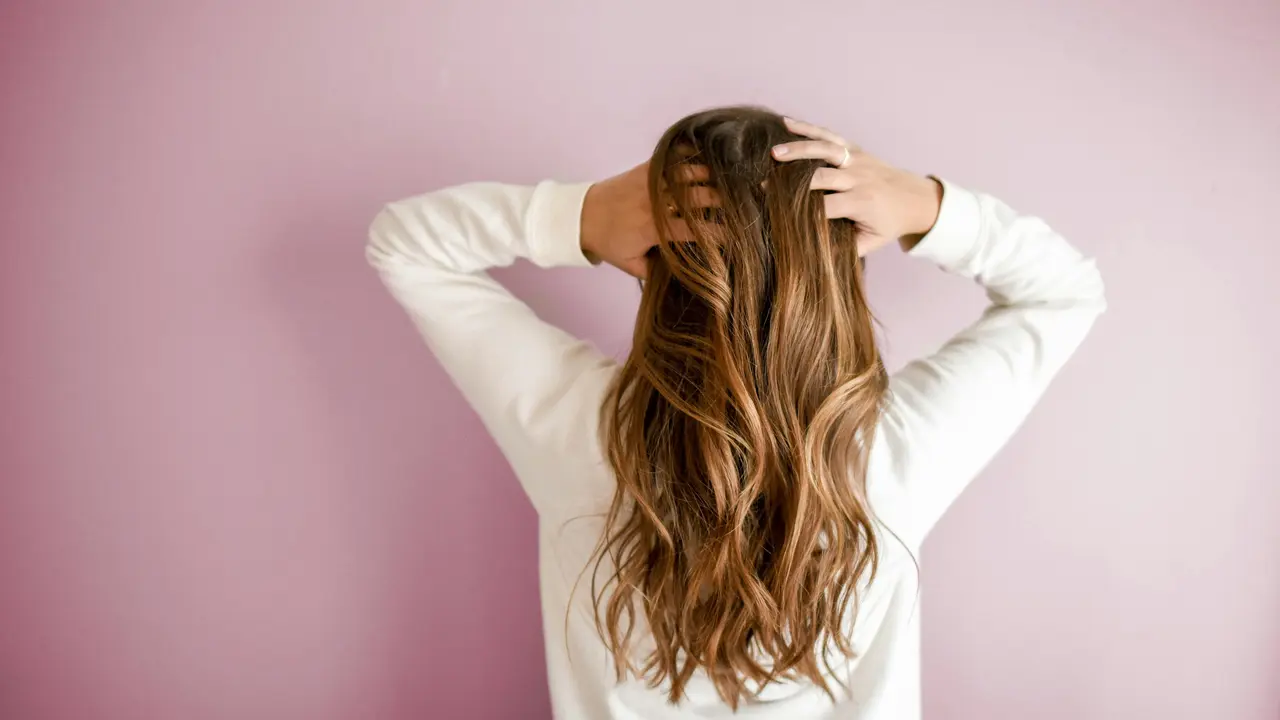 4 Tips Anti Rambut Lepek Seharian, Rahasia Tampil Fresh dan Memesona