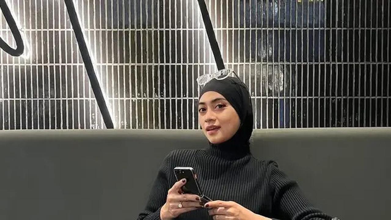 Tetap Cantik dan Stylish dengan Outfit Serba Hitam Ala Ayudia Bing Slamet, Tampil Glowing dan Selalu Energik