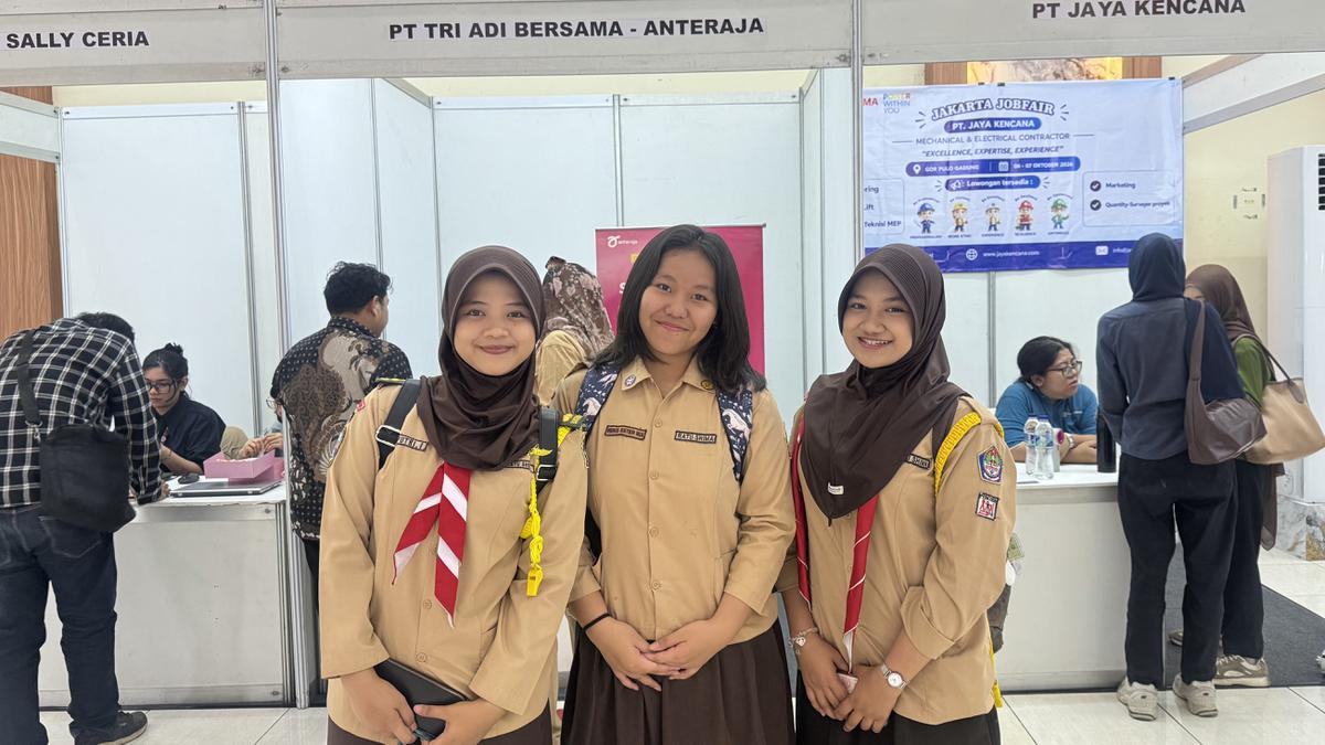3 Siswi SMK 7 Jakarta dalam acara JobFair
